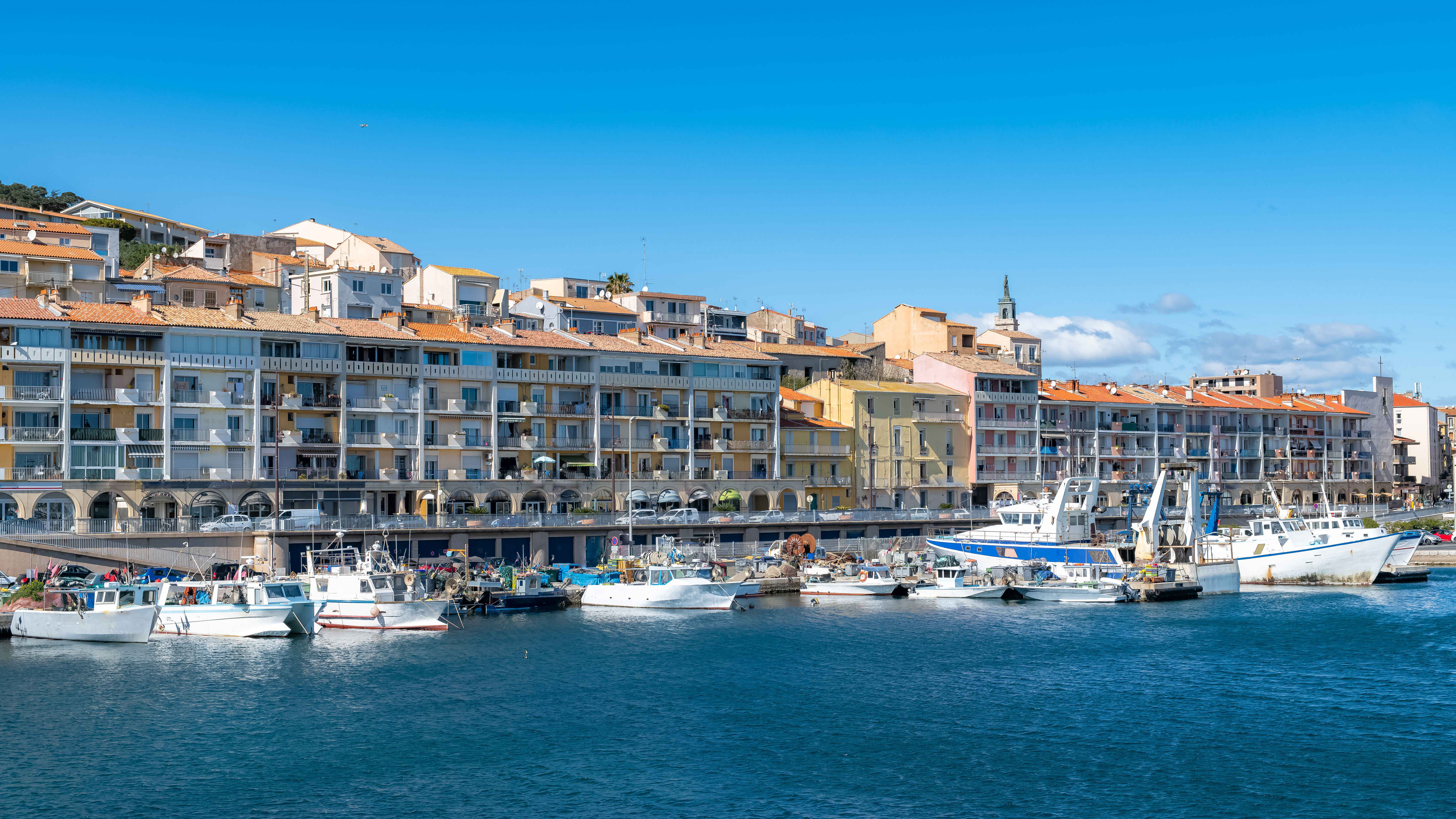 bateau-port-de-sete