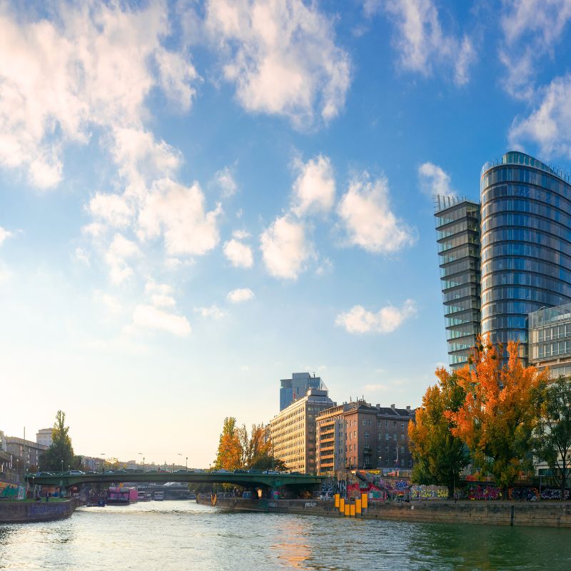 Ville de Vienne avec le Danube