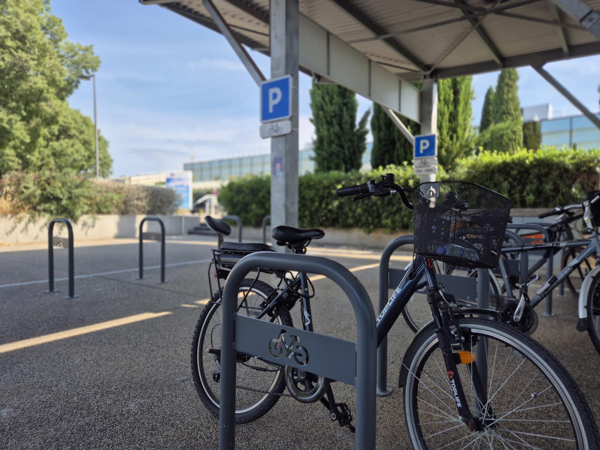 Parc à vélo aéroport montpellier