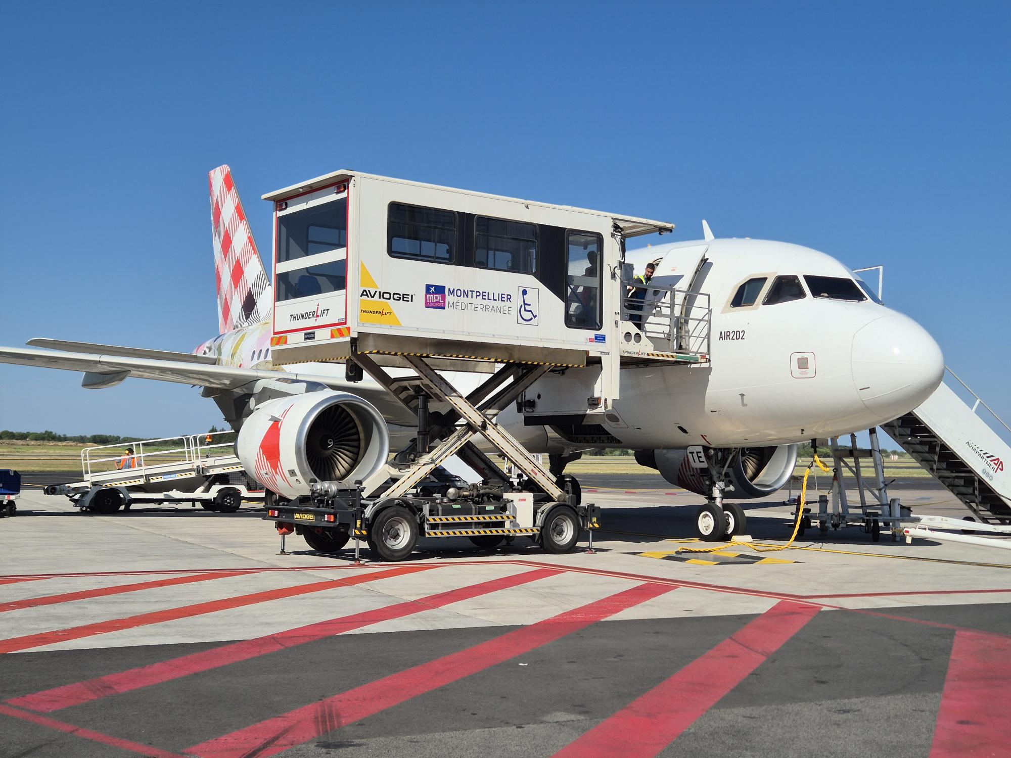 Fauteuil roulant dans le hall 1 de l'aéroport
