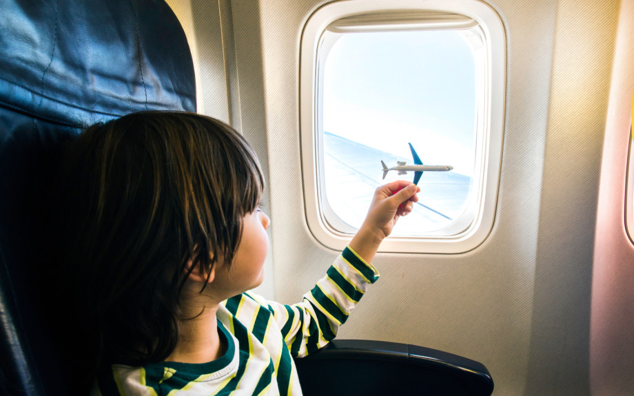 Voyageur mineur en avion