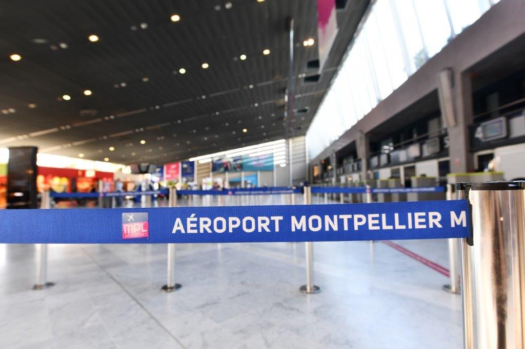 serre file avec logo aeroport montpellier