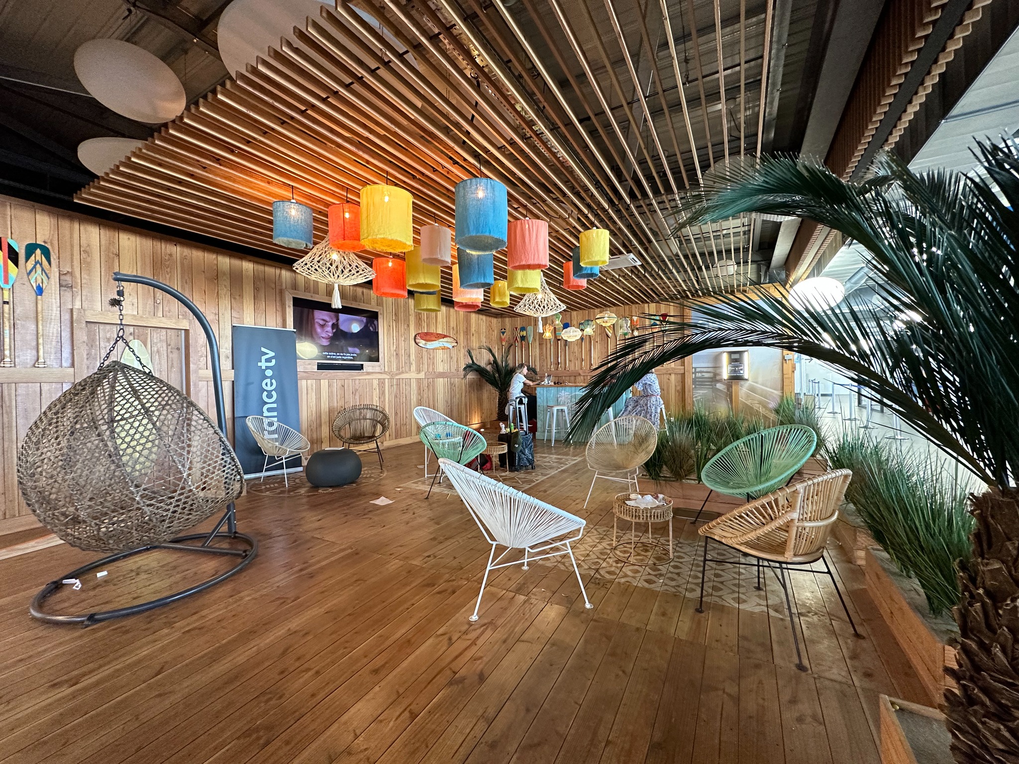 showroom un si grand soleil aéroport montpellier